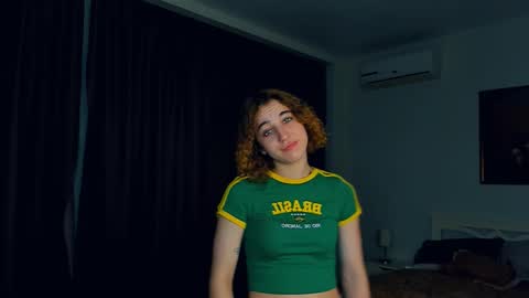 Snapshot of shemekafarhart chatting on October 19, 2025, 4:46 am Demina online show from October 19, 2025, 4:46 am