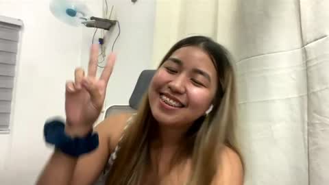 Snapshot of shenikamungia chatting on May 4, 2026, 2:57 pm Sammy online show from May 4, 2026, 2:57 pm