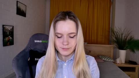 Snapshot of sherributlers chatting on April 25, 2026, 5:43 am Sweet Sherri online show from April 25, 2026, 5:43 am