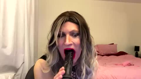 Snapshot of sherrisqs00 chatting on March 15, 2026, 2:06 am sherrisqs00 online show from March 15, 2026, 2:06 am