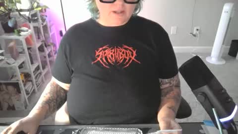 Snapshot of sheshyneshy chatting on April 6, 2026, 11:27 pm Shesh online show from April 6, 2026, 11:27 pm
