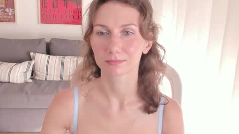 Snapshot of shesleepsnaked chatting on October 15, 2025, 9:31 am shesleepsnaked online show from October 15, 2025, 9:31 am