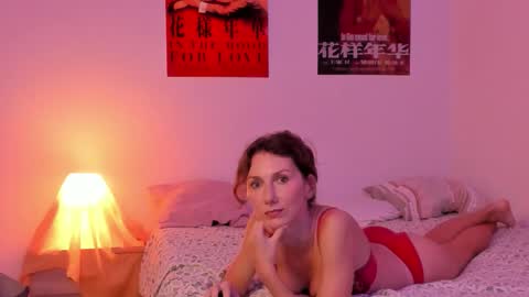 Snapshot of shesleepsnaked chatting on October 21, 2025, 5:02 pm shesleepsnaked online show from October 21, 2025, 5:02 pm