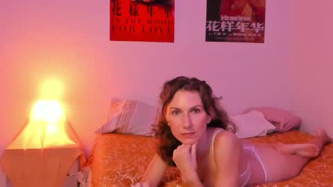 Snapshot of shesleepsnaked chatting on October 28, 2025, 7:05 pm shesleepsnaked online show from October 28, 2025, 7:05 pm