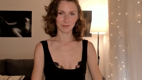 Snapshot of shesleepsnaked chatting on March 15, 2026, 5:19 pm shesleepsnaked online show from March 15, 2026, 5:19 pm