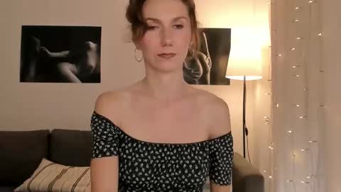 Snapshot of shesleepsnaked chatting on April 2, 2026, 5:21 pm shesleepsnaked online show from April 2, 2026, 5:21 pm