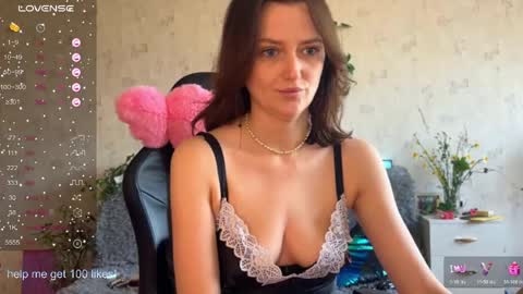 Snapshot of sheslike_firstlove chatting on April 9, 2026, 8:53 am Vanessa online show from April 9, 2026, 8:53 am