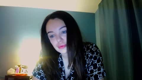 Snapshot of shesyourdream chatting on November 21, 2025, 7:34 pm Vikki online show from November 21, 2025, 7:34 pm
