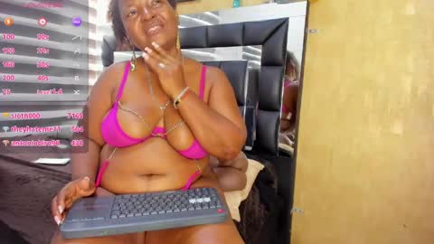 Snapshot of sheyla__ebony chatting on April 15, 2026, 12:45 pm sheyla__ebony online show from April 15, 2026, 12:45 pm