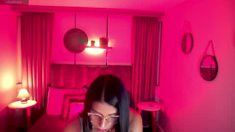 Snapshot of sheyla_hills_ chatting on January 19, 2025, 4:33 am Sheyla online show from January 19, 2025, 4:33 am