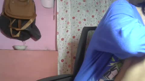 Snapshot of shimmering_kate chatting on December 19, 2024, 2:24 pm shimmering_kate online show from December 19, 2024, 2:24 pm