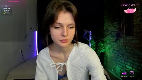 Snapshot of shine_vivi chatting on November 12, 2025, 3:34 pm Vivi online show from November 12, 2025, 3:34 pm