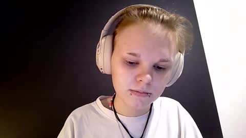 Snapshot of shinpestano chatting on February 3, 2026, 8:41 am Emma online show from February 3, 2026, 8:41 am