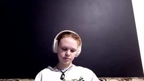 Snapshot of shinpestano chatting on February 4, 2026, 7:58 am Emma online show from February 4, 2026, 7:58 am