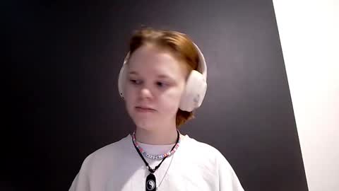 Snapshot of shinpestano chatting on February 8, 2026, 8:29 am Emma online show from February 8, 2026, 8:29 am