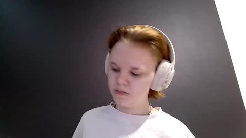 Snapshot of shinpestano chatting on February 10, 2026, 8:07 am Emma online show from February 10, 2026, 8:07 am