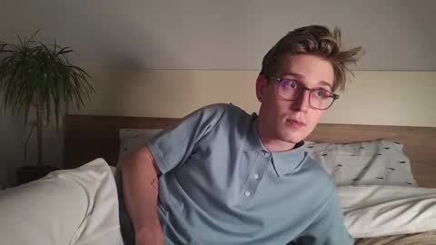 Snapshot of shirizo chatting on November 23, 2025, 4:29 pm Matthew online show from November 23, 2025, 4:29 pm