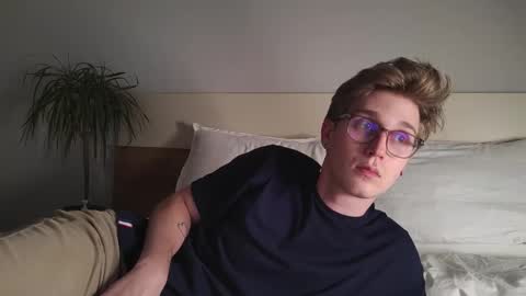 Snapshot of shirizo chatting on December 5, 2025, 3:20 pm Matthew online show from December 5, 2025, 3:20 pm