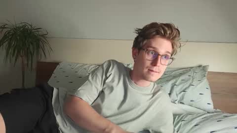 Snapshot of shirizo chatting on December 14, 2025, 5:29 pm Matthew online show from December 14, 2025, 5:29 pm