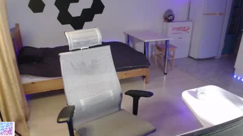 shiromy_ online show from November 25, 2025, 4:18 pm