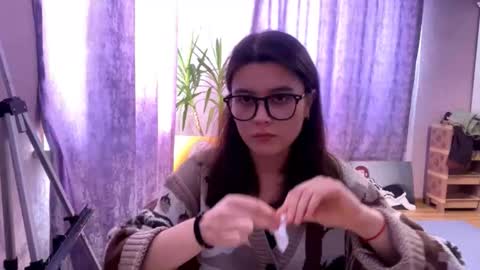 Snapshot of shontagrabowski chatting on February 4, 2026, 12:11 pm Marie online show from February 4, 2026, 12:11 pm