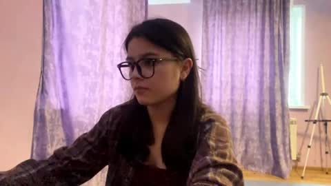 Marie online show from April 28, 2026, 2:22 pm