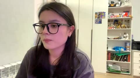 Marie online show from May 3, 2026, 2:23 pm