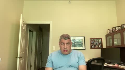 Snapshot of showmet chatting on July 7, 2026, 7:40 pm Chicago Guy online show from July 7, 2026, 7:40 pm