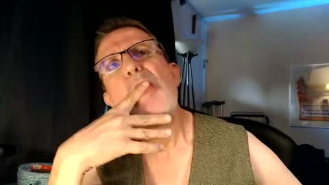 Snapshot of shrewtamer chatting on July 12, 2026, 10:12 pm shrewtamer online show from July 12, 2026, 10:12 pm