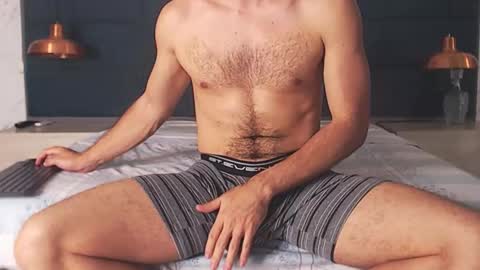 Snapshot of shule71 chatting on November 26, 2025, 1:01 pm shule71 online show from November 26, 2025, 1:01 pm