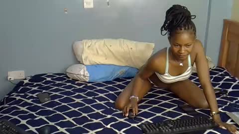 Snapshot of shummie1 chatting on October 21, 2025, 12:33 am shummie online show from October 21, 2025, 12:33 am