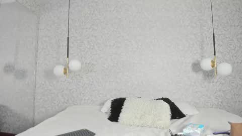 ZUMY ANGELS online show from December 19, 2025, 12:12 pm