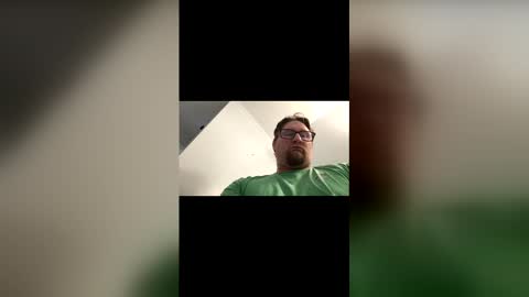 Snapshot of shweatyballs28 chatting on February 14, 2026, 7:54 pm shweatyballs28 online show from February 14, 2026, 7:54 pm