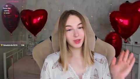 Snapshot of shy__polly chatting on February 10, 2026, 12:15 am Polly online show from February 10, 2026, 12:15 am