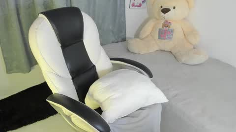 Snapshot of shy_angel4 chatting on March 12, 2025, 5:24 am Nahomy online show from March 12, 2025, 5:24 am