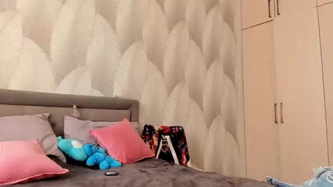 Snapshot of shy_bambiii chatting on September 20, 2025, 2:45 am Mika online show from September 20, 2025, 2:45 am