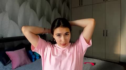 Snapshot of shy_bambiii chatting on September 26, 2025, 1:31 am Mika online show from September 26, 2025, 1:31 am