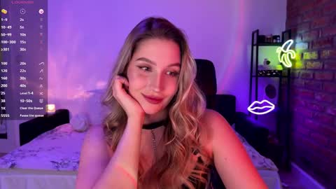 Snapshot of shy_bee chatting on November 14, 2025, 9:46 pm Alice online show from November 14, 2025, 9:46 pm