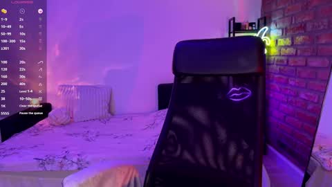 Snapshot of shy_bee chatting on November 25, 2025, 10:54 pm Alice online show from November 25, 2025, 10:54 pm