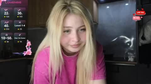 Snapshot of shy_blondiee chatting on April 16, 2026, 7:36 pm Molly online show from April 16, 2026, 7:36 pm
