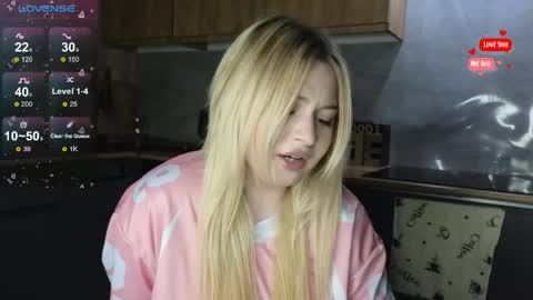 Snapshot of shy_blondiee chatting on May 23, 2026, 9:41 pm Molly online show from May 23, 2026, 9:41 pm