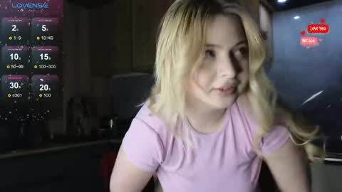 Snapshot of shy_blondiee chatting on May 27, 2026, 9:12 pm Molly online show from May 27, 2026, 9:12 pm