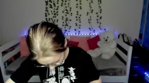 shy_elina01 online show from October 15, 2025, 10:26 am