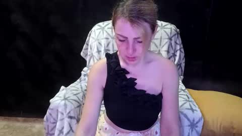 shy_girl80 online show from November 14, 2025, 1:21 pm