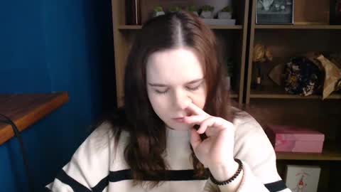 shy_lil online show from December 17, 2025, 1:17 pm