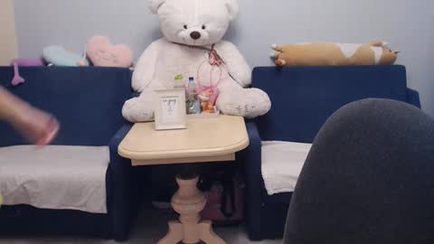 Snapshot of shy_moony chatting on November 3, 2025, 3:57 pm just Alex online show from November 3, 2025, 3:57 pm