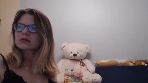 Snapshot of shy_moony chatting on November 18, 2025, 6:45 pm just Alex online show from November 18, 2025, 6:45 pm