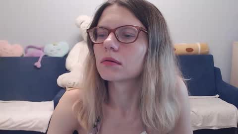 Snapshot of shy_moony chatting on November 20, 2025, 5:45 pm just Alex online show from November 20, 2025, 5:45 pm