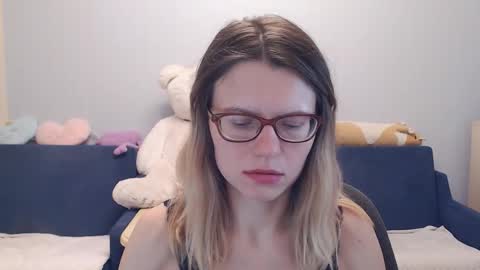 Snapshot of shy_moony chatting on November 21, 2025, 9:24 pm just Alex online show from November 21, 2025, 9:24 pm