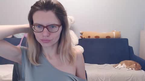 Snapshot of shy_moony chatting on November 22, 2025, 4:39 pm just Alex online show from November 22, 2025, 4:39 pm